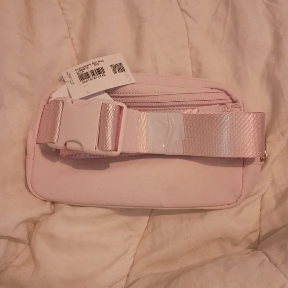 Lululemon Everywhere Belt Bag - Picture 3 of 4